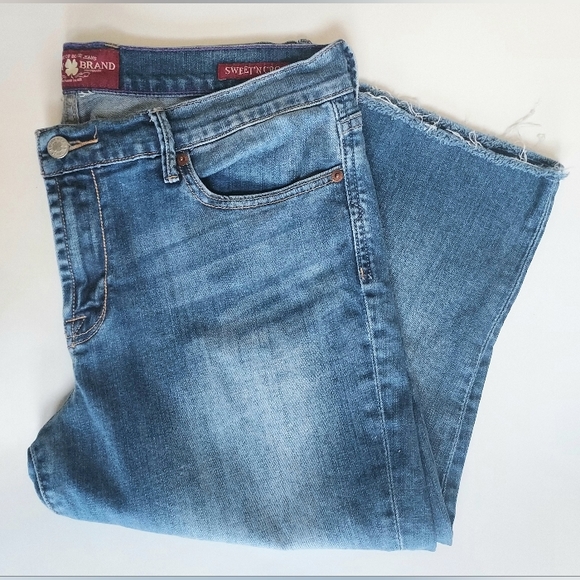 Ladies Lucky Brand Sweet N'Crop Medium Wash Denim Stretch Capris 36" Waist - Picture 1 of 9
